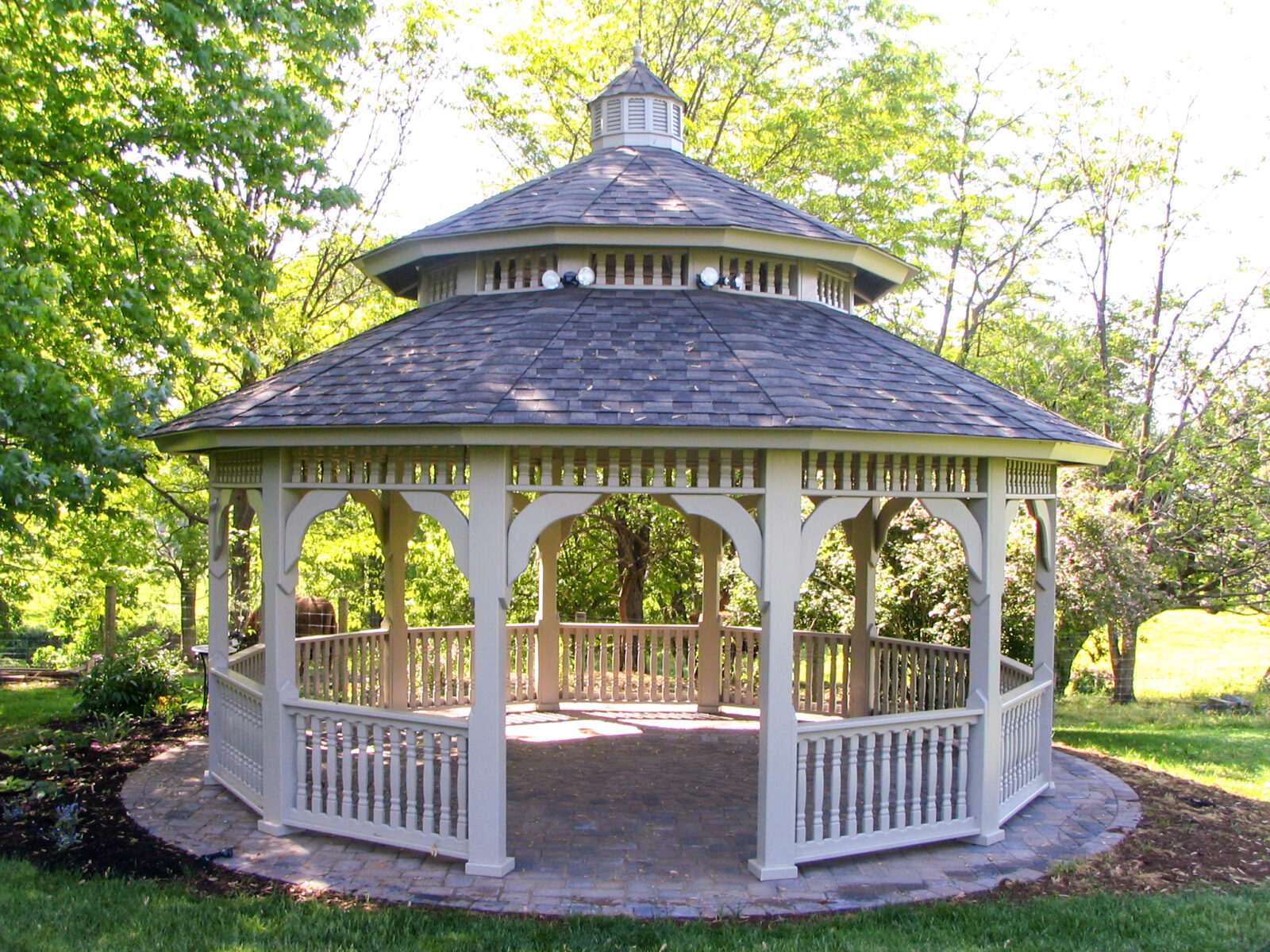 dodecagon gazebo in park